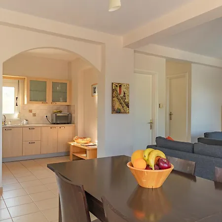 Vila Petra In *