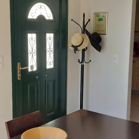 Vila Petra In Karavádhos